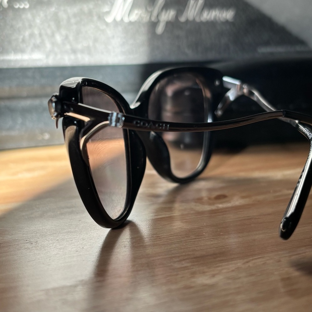 Coach Woman’s Black Tea Rose Sunglasses. Cat Eye Shape - Picture 10 of 14